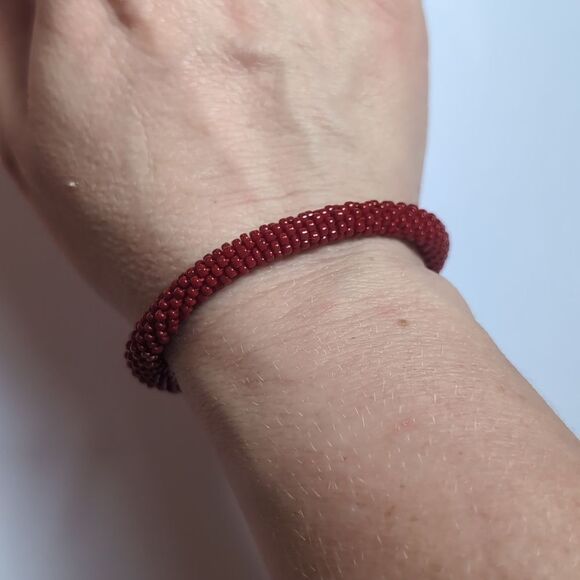 425 Red Sead Bead‎ Roll On Bracelet - Picture 1 of 4